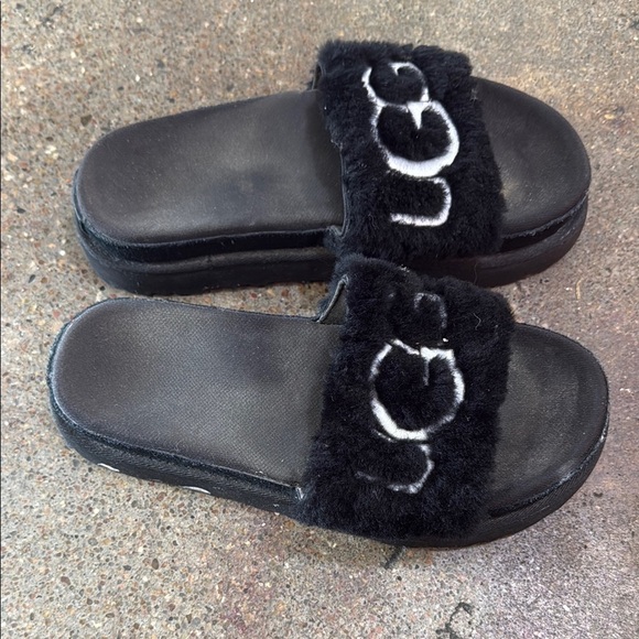 UGG Black Fuzzy Logo Slides - Picture 2 of 7